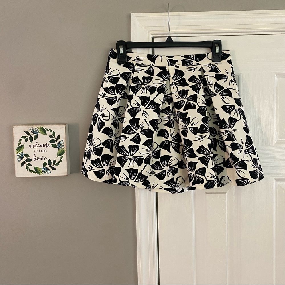 Black & White Floral Pleated Mini Skirt - Women's